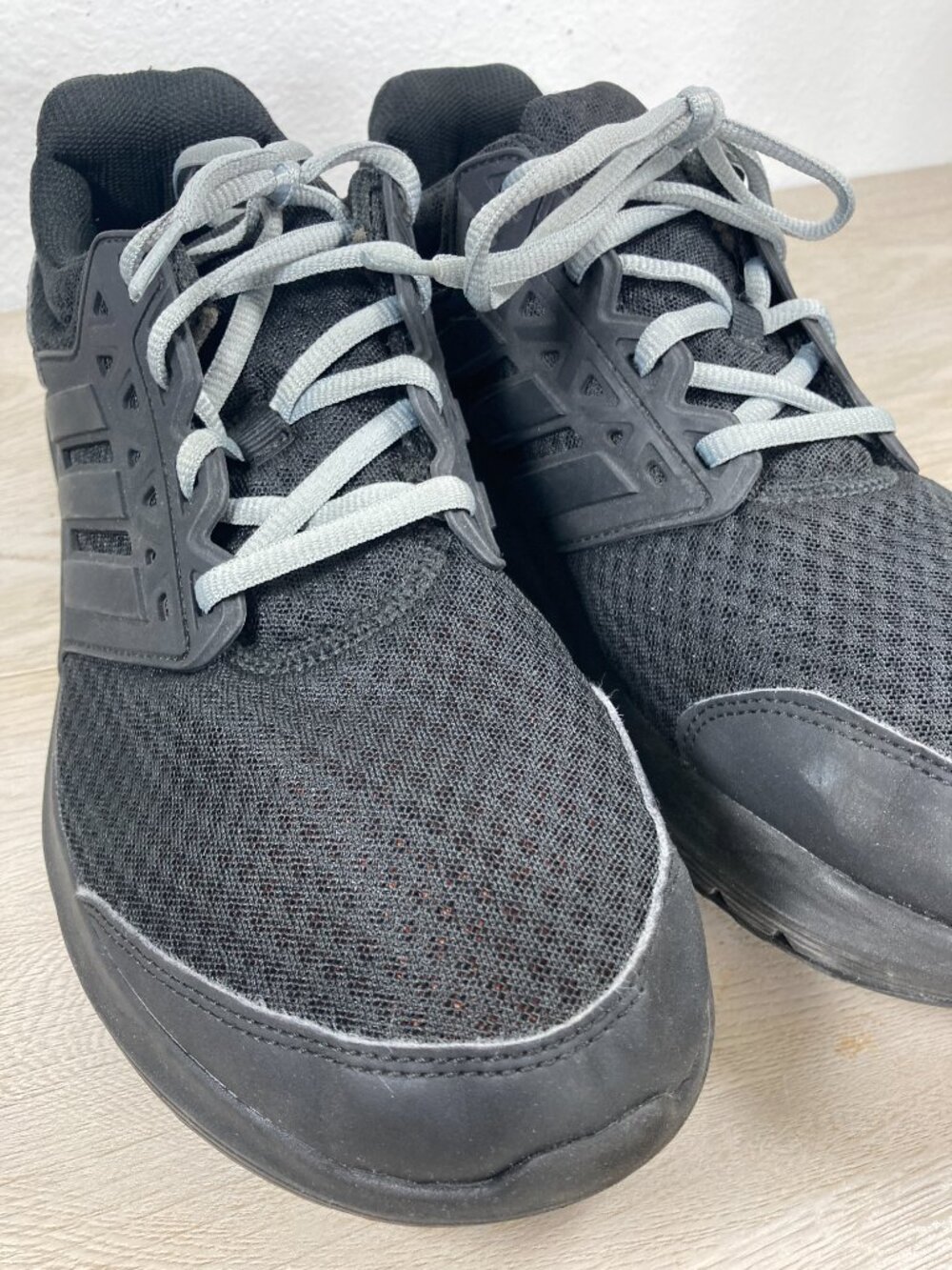 Adidas Cloudfoam HWA 1Y3001 Sneakers – Triple Black – Men's 10 - Picture 3 of 9